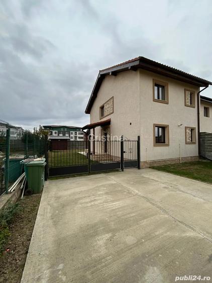 Proprietar vand duplex