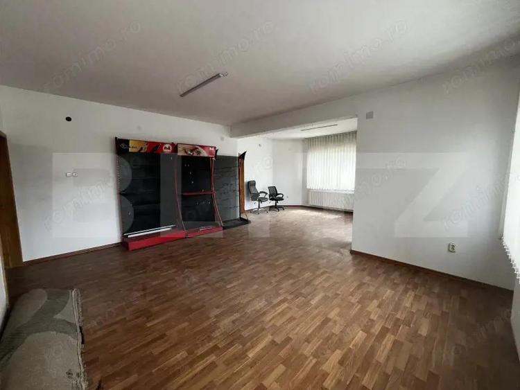 Casa de vanzare in Lazuri, ideala si pentru investitii - 2