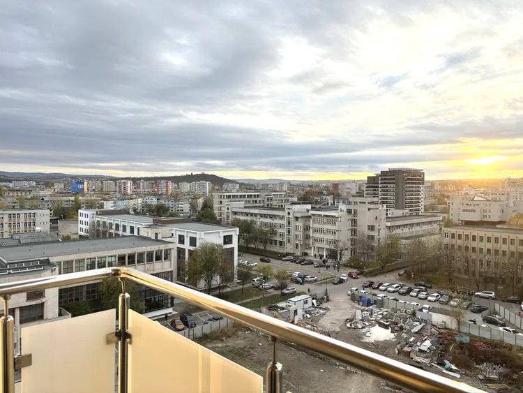 Centru Civic- apartament 3 camere - 8