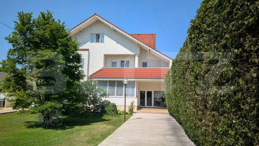 Vila de lux de vanzare, 15 camere, 550 mp, zona Micro 6, comision 0% - 6