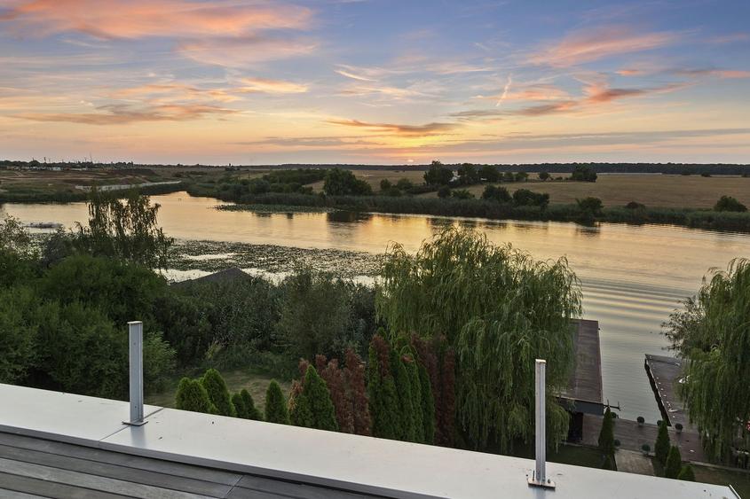 Vila Exclusivistă cu Deschidere la Lac, Piscină și Garaj pentru Barcă în Snagov - 14
