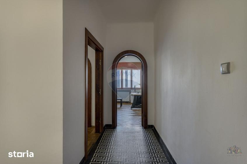 Apartament cu 5 camere în Romană