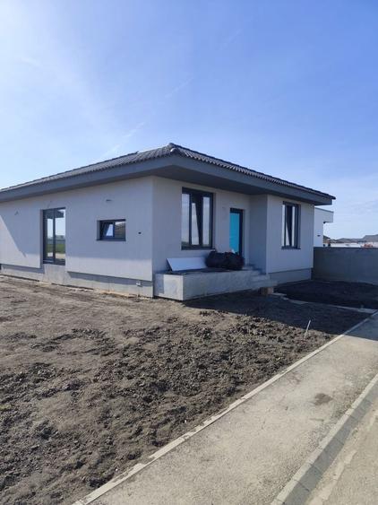 Vand casa noua in Via Carmina in apropiere de Lasser Sistm ,3 camere!! - 2
