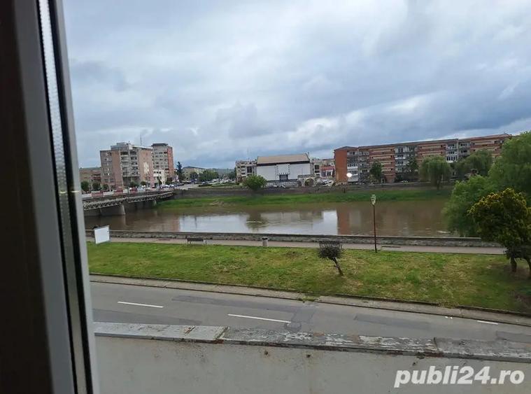 Inchiriez Ap 2 Camere Malul Timisului Decomandat - 2