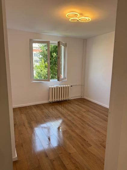 Apartament cu 3 camere decomandat în Ștefan cel Mare