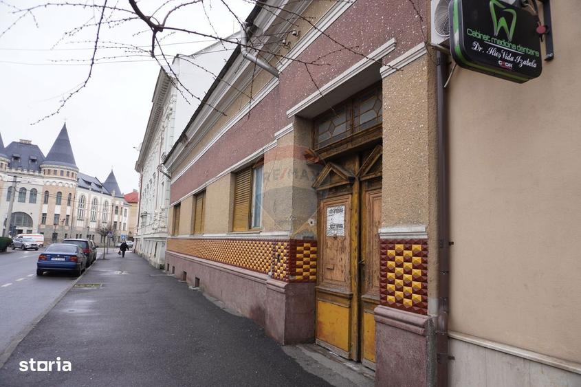 Casa / Vila cu 5 camere de vanzare - 1