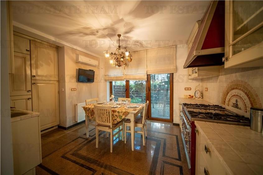 Vila de Lux cu Piscina, Acces direct la Lac si Vedere Panoramica - 11