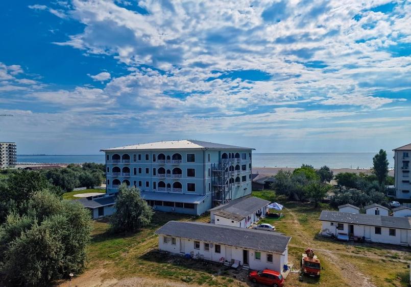 Ap de 4 cam de vanzare, Statiunea Mamaia, vedere la mare si lac, 150m de plaja. - 2