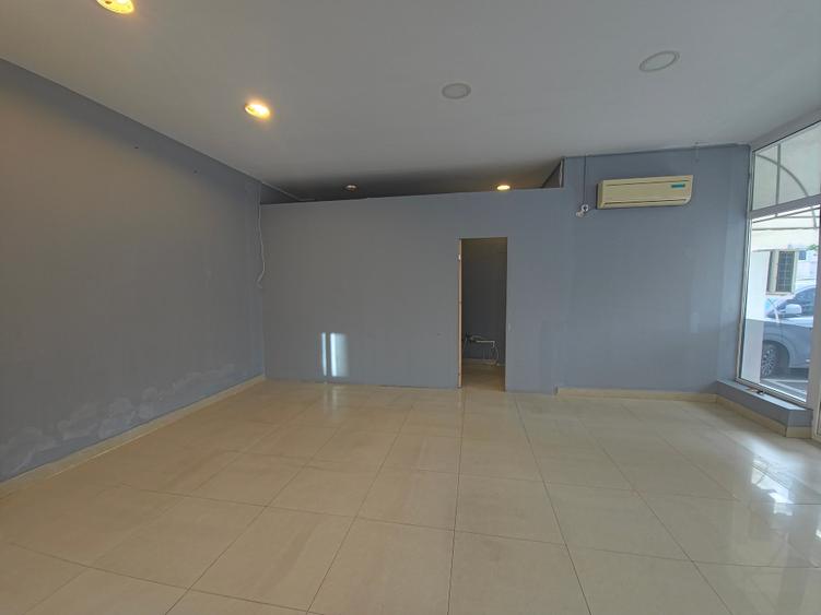 Spațiu comercial 35 mp de închiriat  zonă Stadion Constanța vad excelent - 2