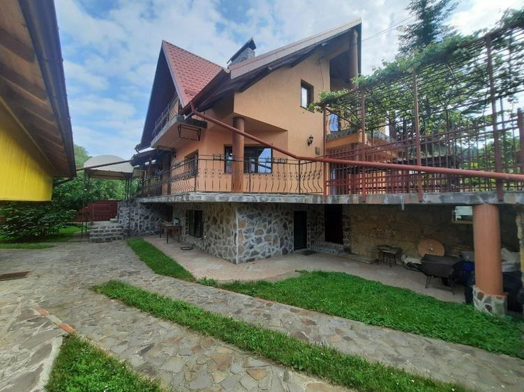 Casa de vanzare,340 mp,7 camere, Alexandru cel Bun Neamt (Bistrita), Cod 158919 - 1