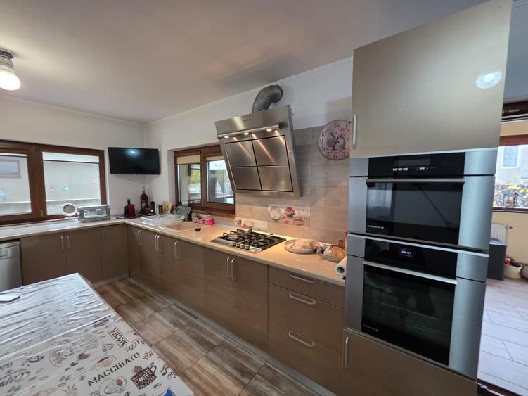 Vila cu 4 .camere 3. bai --249 mp utili - teren 881mp - 4