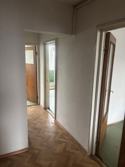 Vand apartament 3 camere cf 1 decomandat + boxa parter - 1