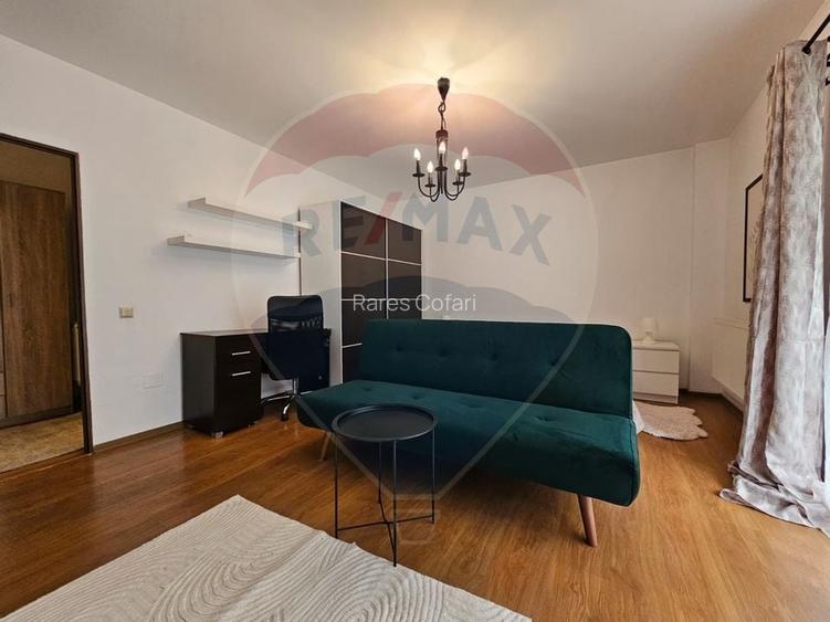 Inchiriez apartament cu 1 camera, renovat, parcare si balcon in Junior