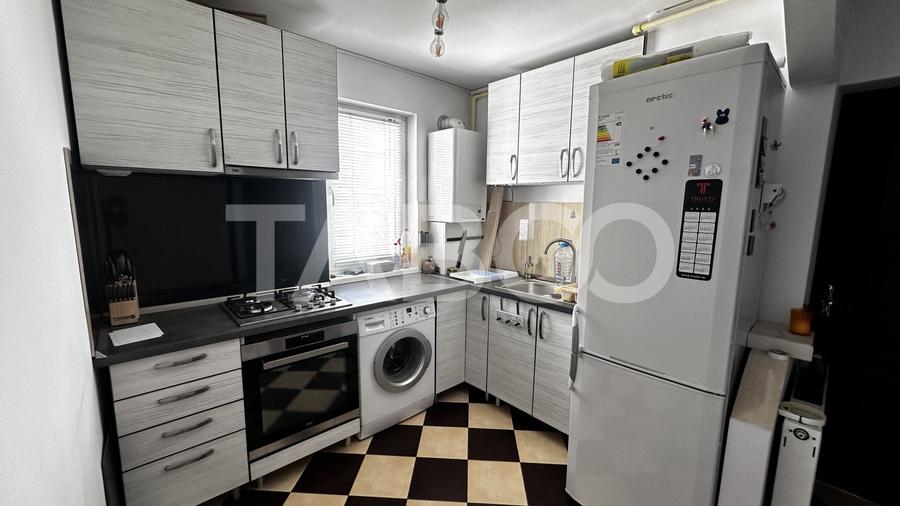 Apartament de vanzare decomandat 3 camere 50 mpu cu balcon Cisnadie - 3