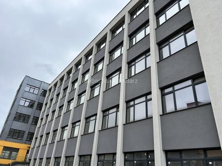 Cladire de vanzare D+P+4 cu 4670mp utili si curte 3650mp la 1280euro/mp