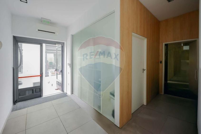 De vanzare -- Spatiu comercial parter 409 mp, Vasile Alecsandri - 53