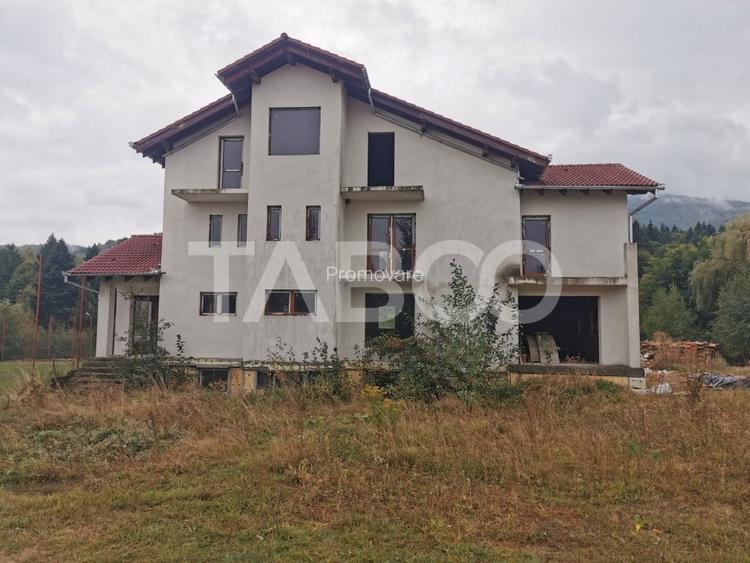 Pensiune  la Rosu480 mp de vanzare Statiune Climaterica Sambata de Sus