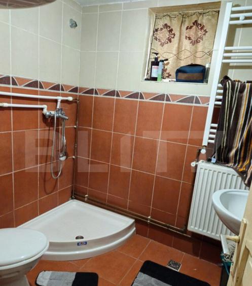 Casa spa?ioasa cu livada, intr-o zona lini?tia la 2 - 5