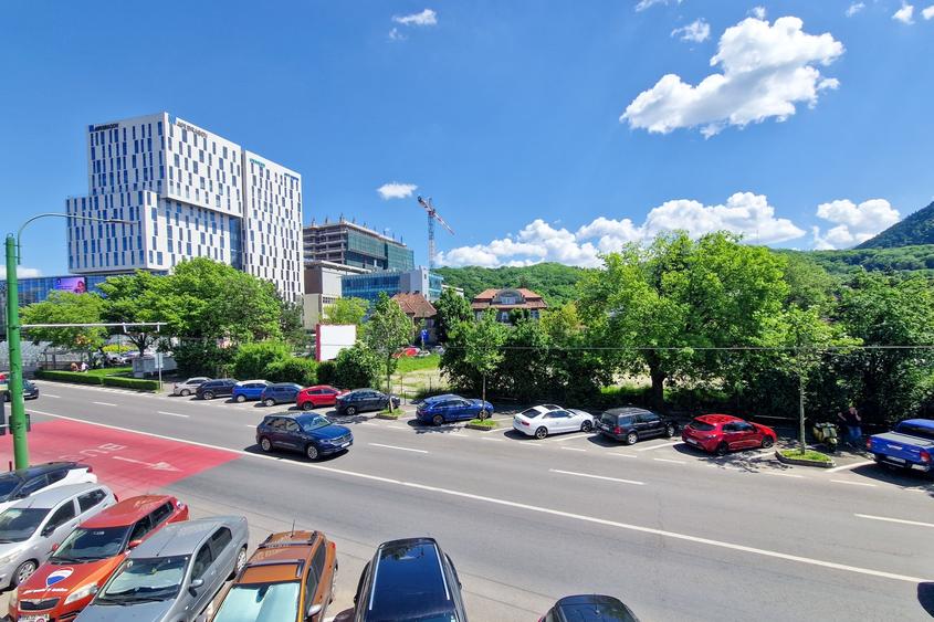 Vila 7 camere, ultracentral, zona AFI Mall, 3 parcari private, curte,0% comision - 1