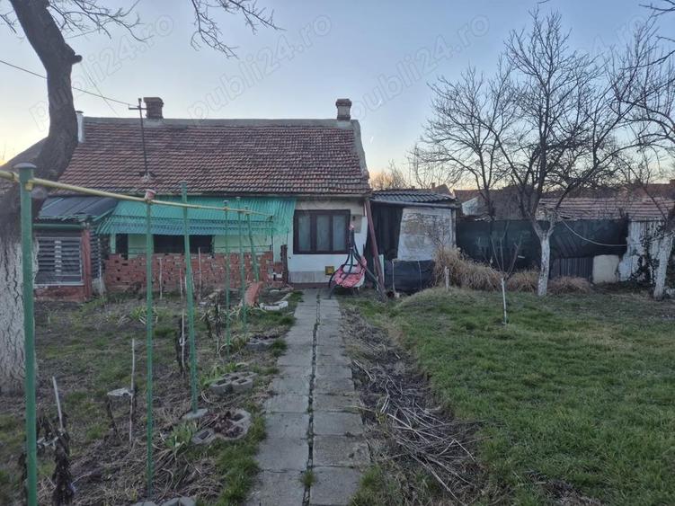 Casa cu 2 camere, Teren 301 mp, acces curte comuna , Pret redus - 2