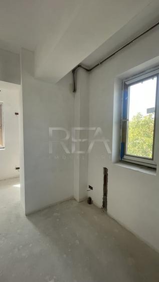 Apartament cu 3 camere semidecomandat în Giulești
