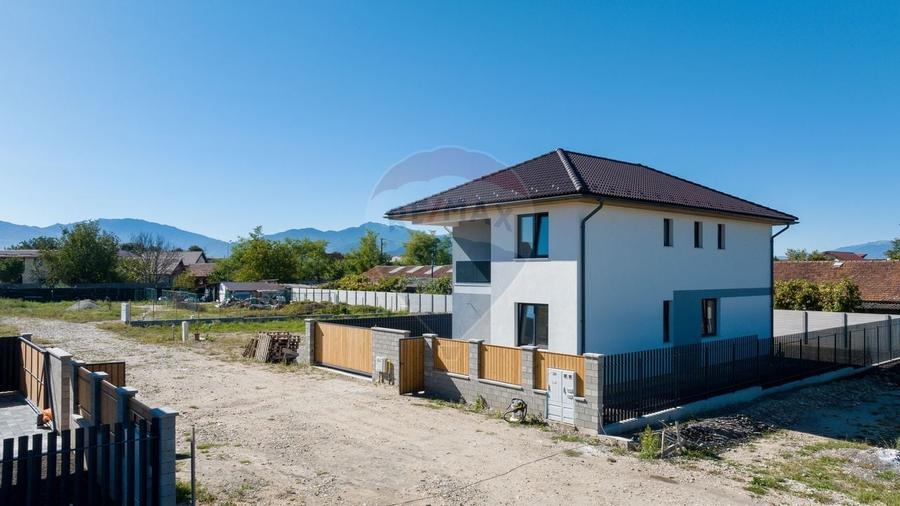 Casa / Vila cu 5 camere de vanzare - 2