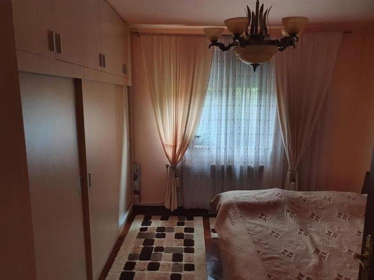 Casă individuală cu 4 camere cu Canalizare în Aradul Nou