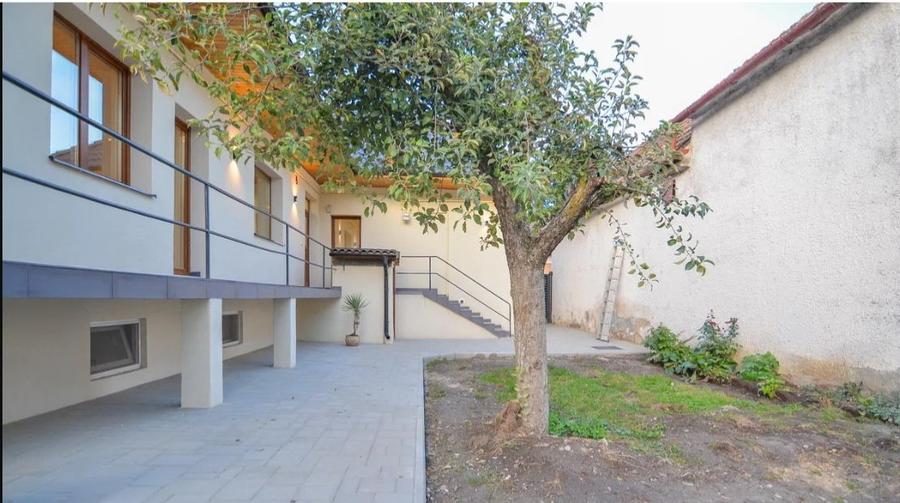 Casa semimobilata renovata modern in zona Spitalul Judetean - 1