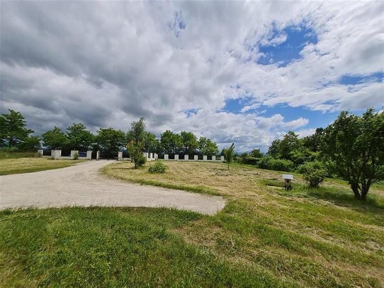 Rafinament in cartier linistit, pe 30.000 mp teren paradis, facilitati Premium - 20