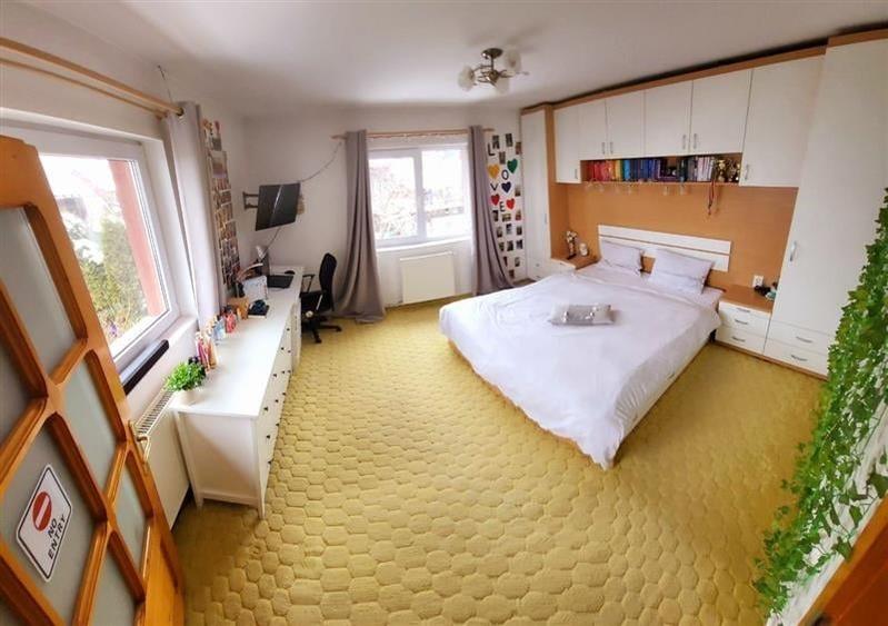 Vila Cristian, mobilata si utilata, gradina, pomi fructiferi, spatii recreere - 9