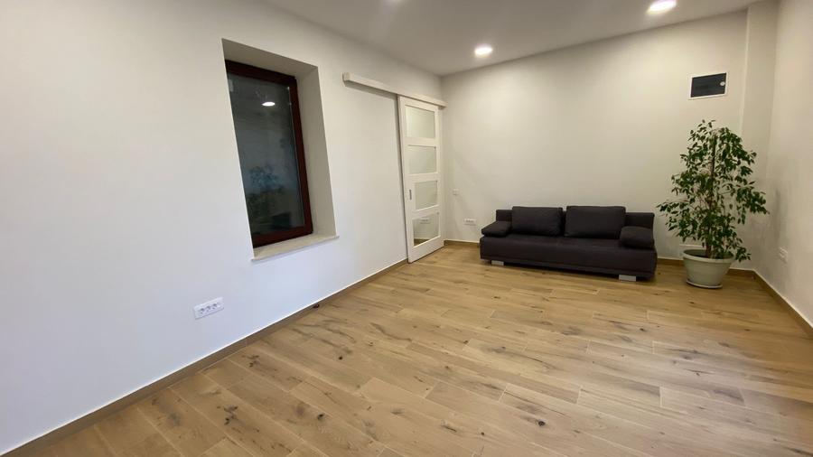 Spatiu de birou intr-o vila moderna , 2 incaperi ,42mp ,zona Parcul Feroviarilor - 2