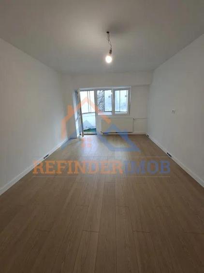 Garsoniera renovata  Aparatorii Patriei - Metrou etaj 1 bloc din 1986 - 6