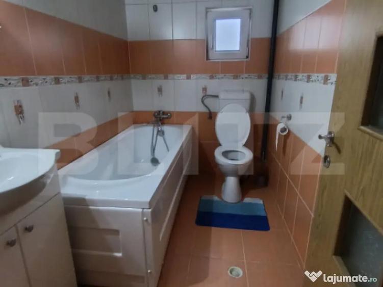 Casa de vanzare, cu 5 camere ?i un teren de 600 mp, zona u - 11