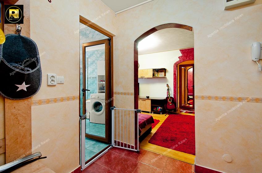 De vanzare 4 camere Micro 20 sup.66mp 2 balcoane renovat si mobilat - 2