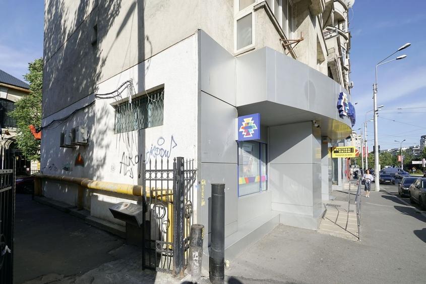 Spatiul comercial 100 mpu str.Sf Vineri colt cu B-dul Corneliu Coposu - 12