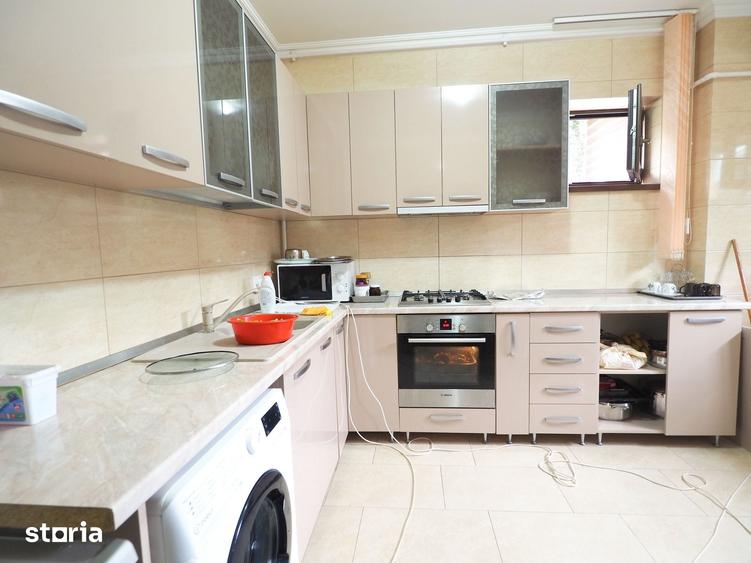 Apartament cu 4 camere în Dămăroaia