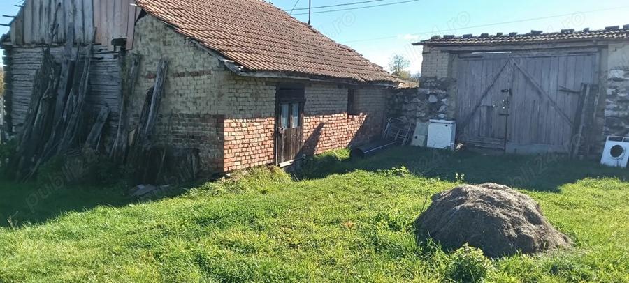 Vand casa batraneasca nelocuibila + teren intravilan 4.316 mp Comuna Ezeri? - 5