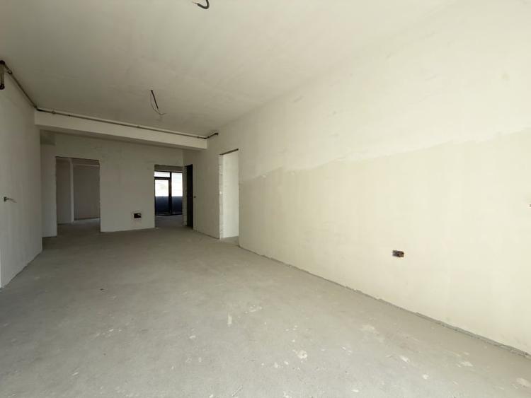 Apartament cu 3 camere semidecomandat în Inel II