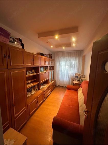 Apartament cu 3 camere semidecomandat în Trivale