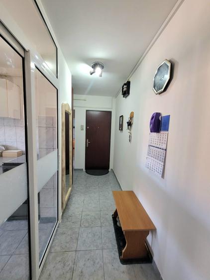 Apartament cu 3 camere decomandat în Florilor