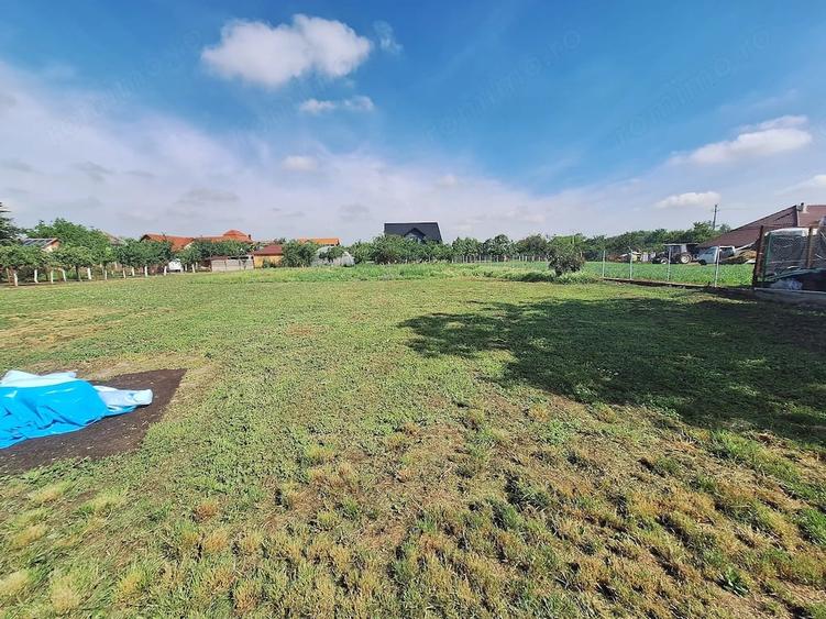 Casă cu 2 camere cu Teren 1495 Mp în Utvin
