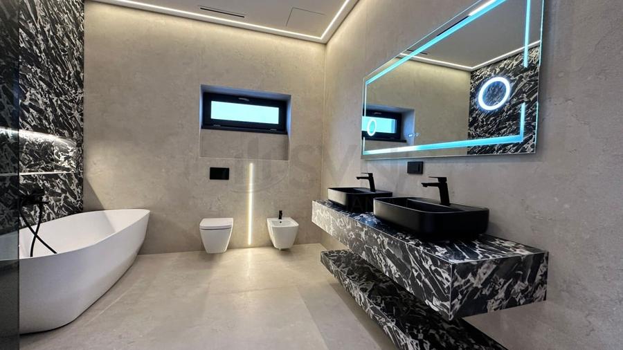 Casă individuală cu 5 camere cu Canalizare în Tunari