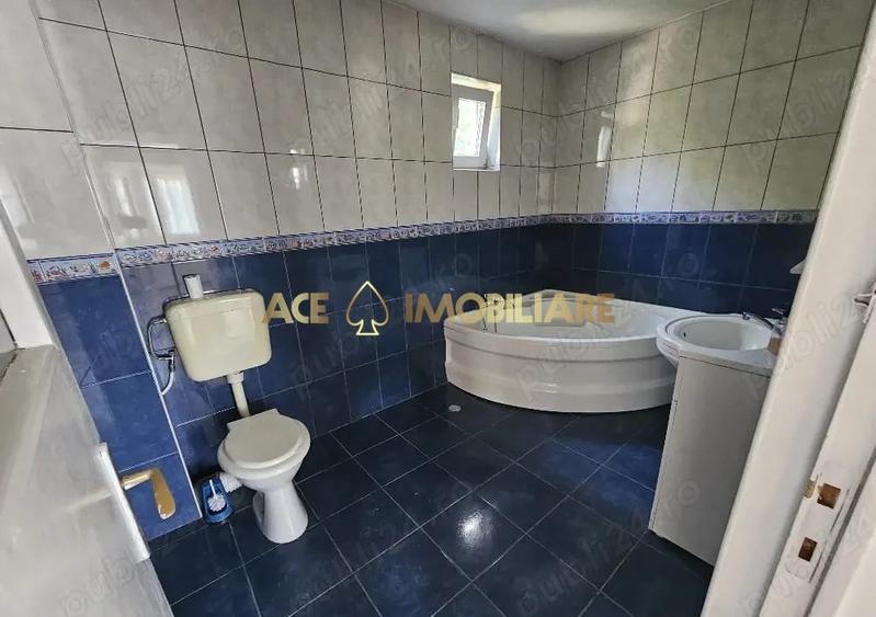 Casă individuală cu 6 camere cu Canalizare în Mihai Bravu