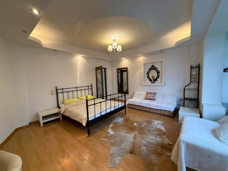 Apartament cu 3 camere semidecomandat în Universitate