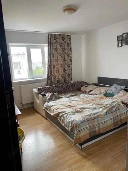 Apartament cu 3 camere decomandat în Sud