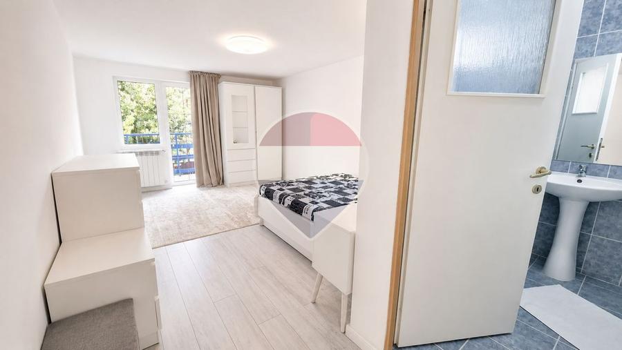 Duplex cu 13 camere cu Teren 240 Mp în Cioplea
