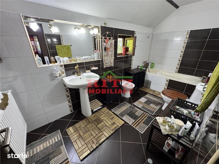 Casă cu 4 camere în Central
