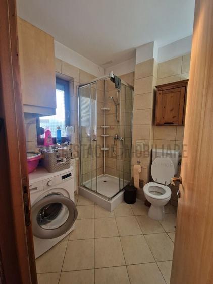 Casă individuală cu 5 camere cu Canalizare în Central