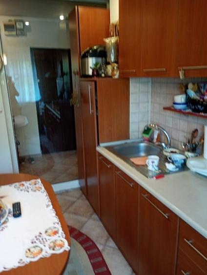 Apartament cu 3 camere decomandat, mobilat în Tineretului