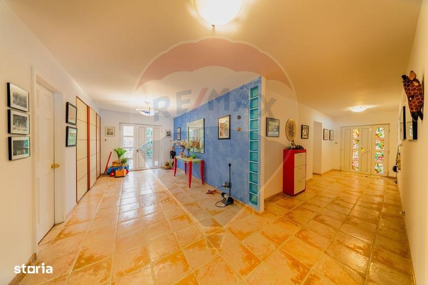 Casă cu 4 camere cu Teren 921 Mp în Subcetate